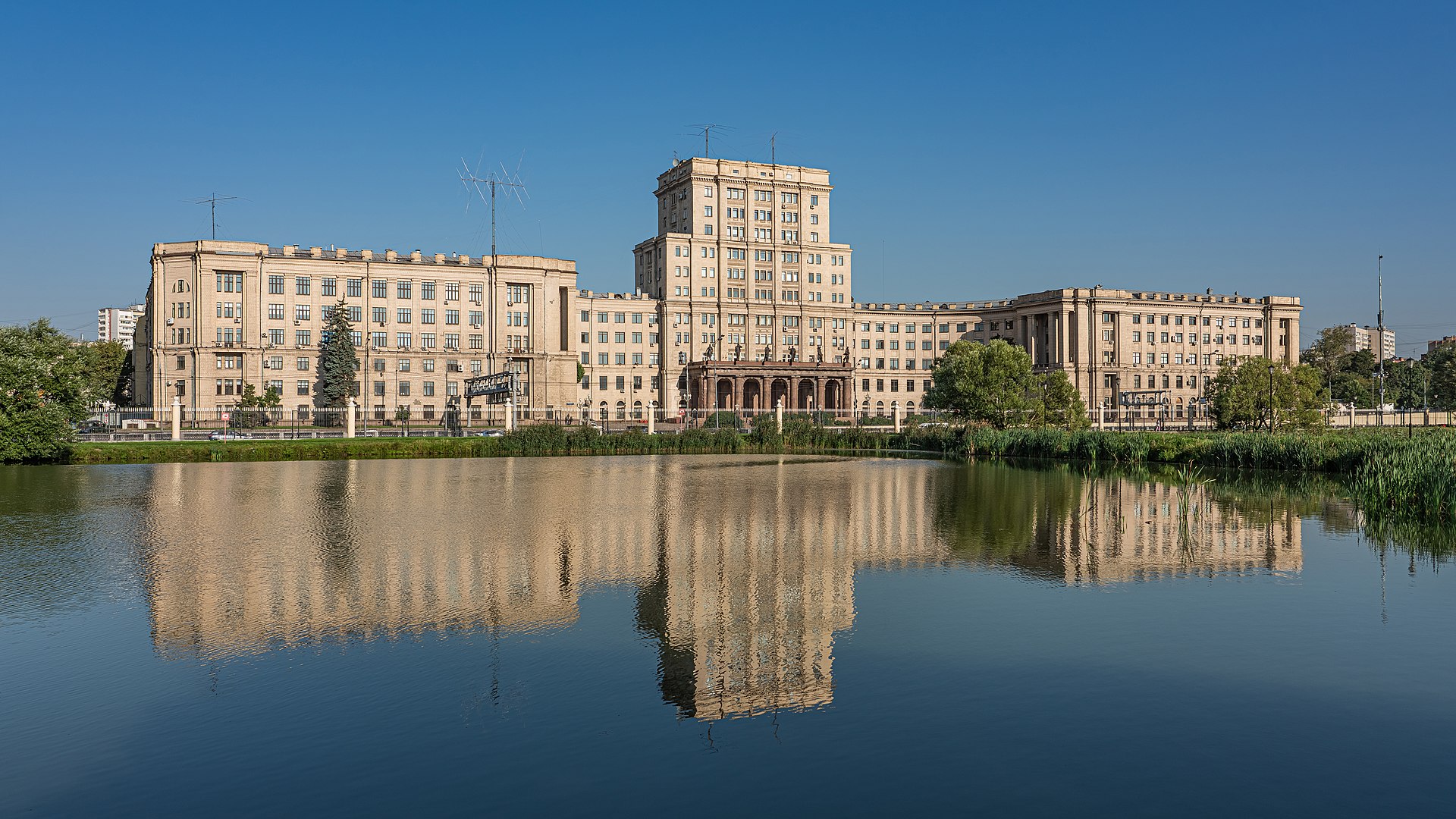 МГТУ имени Баумана. Фото: <a target="_blank" href="https://commons.wikimedia.org/wiki/User:A.Savin">A.Savin</a> / Wikipedia.org