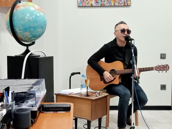 Ермен Анти поздравил с Новым годом онлайн-квартирником