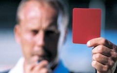 Футбольный арбитр. Фото с сайта mlfoot.com Футбольный арбитр. Фото с сайта mlfoot.com