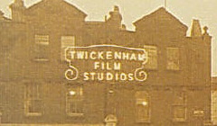 Студия Twickenham в 1930 году. Фото с сайта twickenhamstudios.com Студия Twickenham в 1930 году. Фото с сайта twickenhamstudios.com