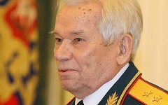 Михаил Тимофеевич Калашников. Фото с сайта wikipedia.org