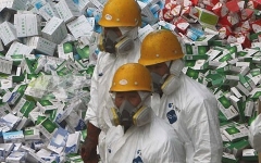 Уничтожение поддельных лекарств. Фото с сайта avaxnet.com