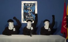 Члены ЭТА. Скриншот с видео в YouTube Члены ЭТА. Скриншот с видео в YouTube