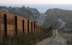 Граница США и Мексики. Фото с сайта usopenborders.com Граница США и Мексики. Фото с сайта usopenborders.com