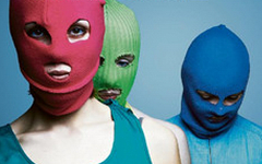 Pussy Riot. Фото с сайта lovemix.ru