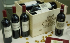 Вино Шато Лафит-Ротшильд. Фото с сайта lafite.com Вино Шато Лафит-Ротшильд. Фото с сайта lafite.com