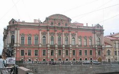 Дворец в Санкт-Петербурге. Фото с сайта apriorico.com Дворец в Санкт-Петербурге. Фото с сайта apriorico.com