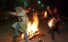 Фестиваль огня в Иране. Фото с сайта iranian.com Фестиваль огня в Иране. Фото с сайта iranian.com