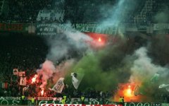 Фанаты ФК «Панатинаикос». Фото с сайта soccer.ru Фанаты ФК «Панатинаикос». Фото с сайта soccer.ru