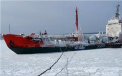 Откачка топлива с танкера «Каракумнефть». Фото с mchsmedia.ru Откачка топлива с танкера «Каракумнефть». Фото с mchsmedia.ru