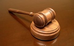 Пермский суд снова продлил арест владельца сгоревшей «Хромой лошади» Пермский суд снова продлил арест владельца сгоревшей «Хромой лошади»