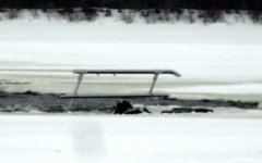 Упавший в Волгу вертолет Bell 407. Фото ГУ МЧС по Нижегородской области Упавший в Волгу вертолет Bell 407. Фото ГУ МЧС по Нижегородской области