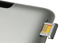 Карта micro-SIM в планшете iPad 2 Карта micro-SIM в планшете iPad 2