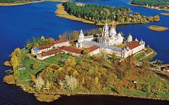 Нило-Столобенская пустынь. Фото с сайта lev-tour.com Нило-Столобенская пустынь. Фото с сайта lev-tour.com