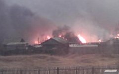 Пожар в поселке Тыгда. Фото пресс-службы ГУ МЧС России по Амурской области Пожар в поселке Тыгда. Фото пресс-службы ГУ МЧС России по Амурской области