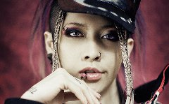 Miyavi, фото с сайта listal.com Miyavi, фото с сайта listal.com