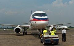 Самолет Sukhoi SuperJet-100. Фото Сергея Доли Самолет Sukhoi SuperJet-100. Фото Сергея Доли