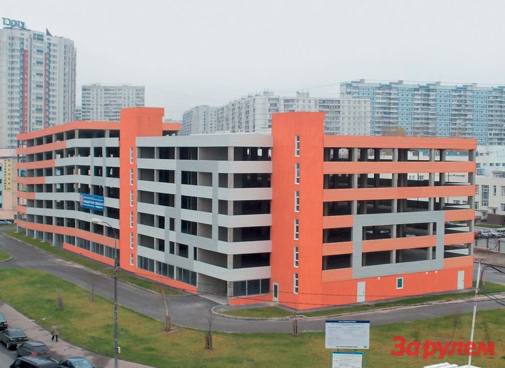 Паркинг в Москве. Фото с сайта zr.ru