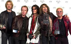 Aerosmith, фото с сайта aerosmit.ru Aerosmith, фото с сайта aerosmit.ru