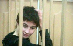 Александра Духанина в зале суда. Фото из Twitter @gruppa_voina Александра Духанина в зале суда. Фото из Twitter @gruppa_voina