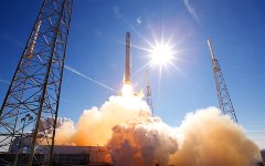 Корабль Dragon. Фото с сайта spacex.com Корабль Dragon. Фото с сайта spacex.com