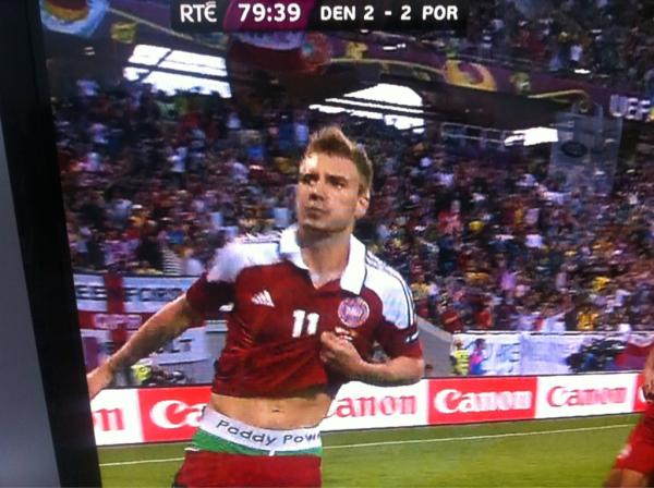 Никлас Бендтнер. Фото из Twitter @paddypower Никлас Бендтнер. Фото из Twitter @paddypower