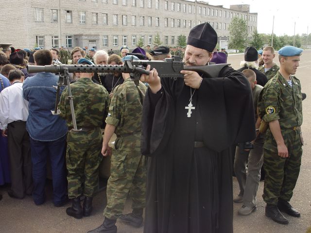 Священник в армии. Фото с сайта vsyako-razno.ru Священник в армии. Фото с сайта vsyako-razno.ru