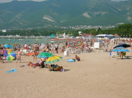 Пляж в Геленджике. Фото с сайта gel-hotels.ru