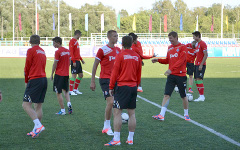 Игроки «Локомотива» на тренировке. Фото с сайта fc-mordovia.ru Игроки «Локомотива» на тренировке. Фото с сайта fc-mordovia.ru