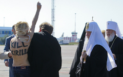 «Секс-покушение» на Патриарха Кирилла. Фото активисток FEMEN «Секс-покушение» на Патриарха Кирилла. Фото активисток FEMEN