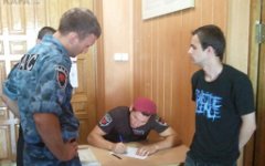 Оформление «эльфа» в милиции. Фото с сайта kafanews.com