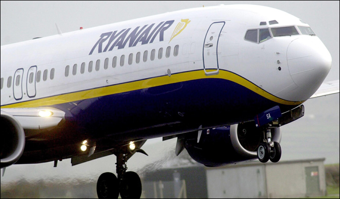 Самолет Ryanair. Фото с сайта bankrollmob.com