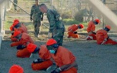 Прибытие задержанных в тюрьму. Фото с сайта en.wikipedia.org Прибытие задержанных в тюрьму. Фото с сайта en.wikipedia.org
