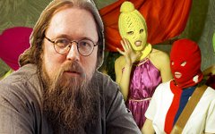 Андрей Кураев и Pussy Riot. Коллаж © KM.RU Андрей Кураев и Pussy Riot. Коллаж © KM.RU