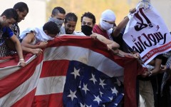 Демонстранты у посольства США. Фото с сайта kavpolit.com Демонстранты у посольства США. Фото с сайта kavpolit.com