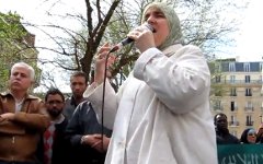 Протесты мусульман в Париже. Кадр из видео на YouTube Протесты мусульман в Париже. Кадр из видео на YouTube
