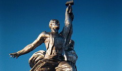 «Рабочий и колхозница». Фото Адама Бакера с сайта wikipedia.org