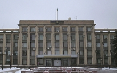 Здание администрации Донецка. Фото с сайта wikipedia.org Здание администрации Донецка. Фото с сайта wikipedia.org