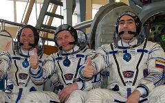 Экипаж корабля «Союз ТМА-06М». Фото с сайта nasa.gov Экипаж корабля «Союз ТМА-06М». Фото с сайта nasa.gov