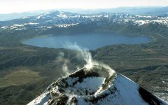 Кратер Карымского вулкана. Фото с сайта wikipedia.org Кратер Карымского вулкана. Фото с сайта wikipedia.org