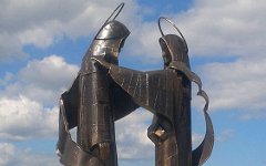 Памятник Петру и Февронии. Фото с сайта uralinform.ru Памятник Петру и Февронии. Фото с сайта uralinform.ru