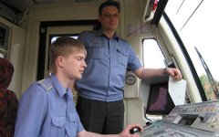 Машинист электропоезда. Фото с сайта mosmetro.ru Машинист электропоезда. Фото с сайта mosmetro.ru