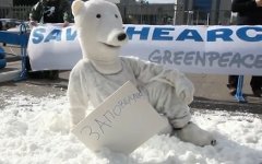 Акция «Гринпис» у офиса «Газпрома». Кадр из видео Greenpeace