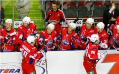 Игроки «Локомотива». Фото с сайта hclokomotiv.ru Игроки «Локомотива». Фото с сайта hclokomotiv.ru