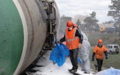 Сход цистерны с нефтью. Фото с сайта 28.mchs.gov.ru Сход цистерны с нефтью. Фото с сайта 28.mchs.gov.ru