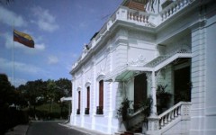 Дворец Мирафлорес в Каракасе. Фото с сайта conocelatinoamerica.com Дворец Мирафлорес в Каракасе. Фото с сайта conocelatinoamerica.com