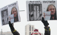 Плакаты на акции против запрета на усыновление © KM.RU, Алексей Белкин Плакаты на акции против запрета на усыновление © KM.RU, Алексей Белкин