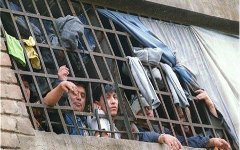 Заключенные. Фото с сайта sodahead.com Заключенные. Фото с сайта sodahead.com