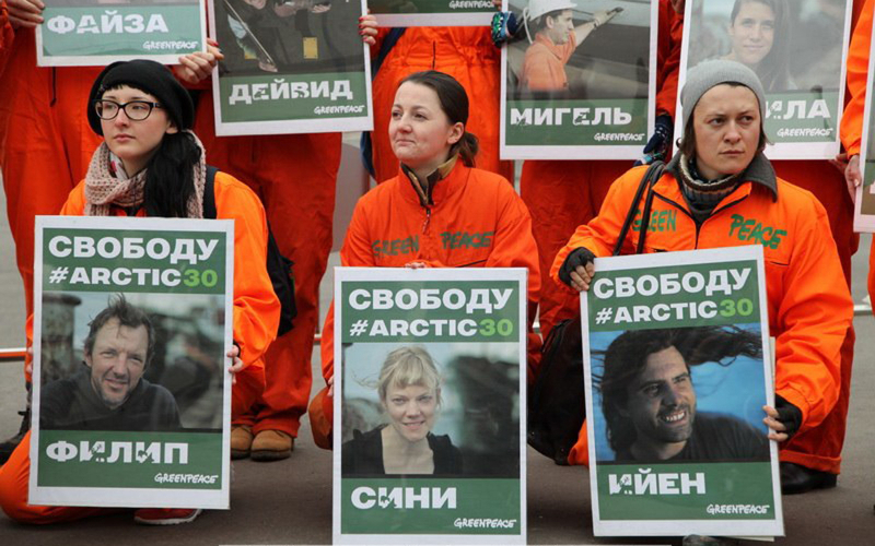 Акция в поддержку арестованных активистов Greenpeace © KM.RU, Алексей Белкин Акция в поддержку арестованных активистов Greenpeace © KM.RU, Алексей Белкин