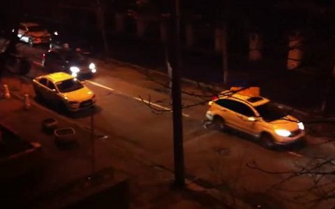 Автопробег в Киеве. Стоп-кадр с видео в YouTube Автопробег в Киеве. Стоп-кадр с видео в YouTube